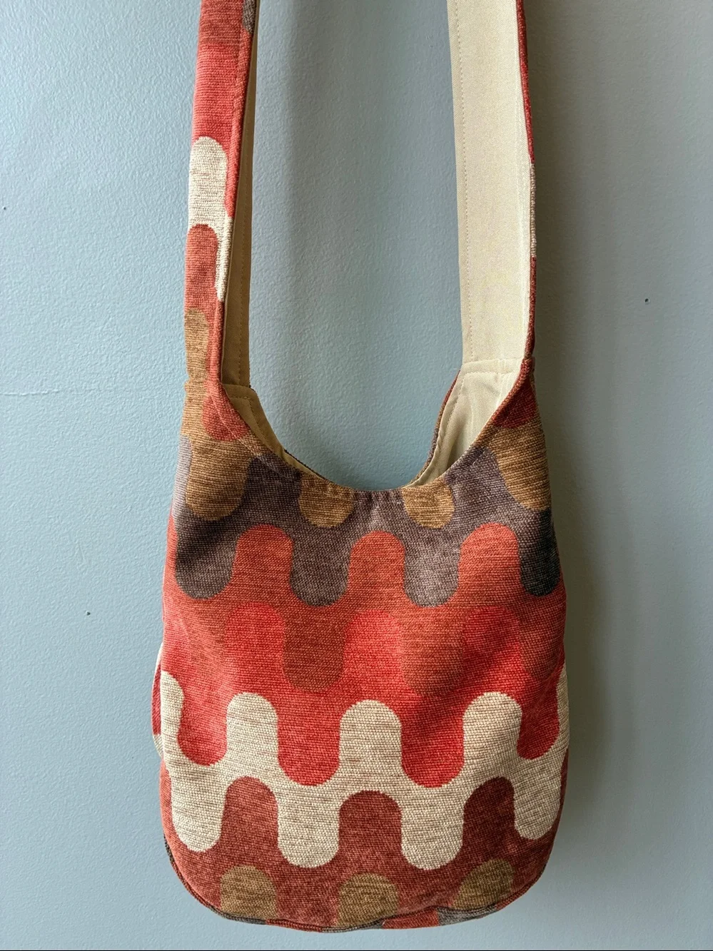 New Hope Girls Wavy Tapestry Orange & Tan Crossbody Shoulder Bag - Picture 6 of 9